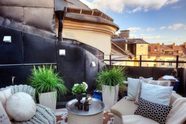 Area Balkon untuk Bersantai